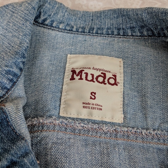 Cute jean jacket price not negotiable - Picture 4 of 4